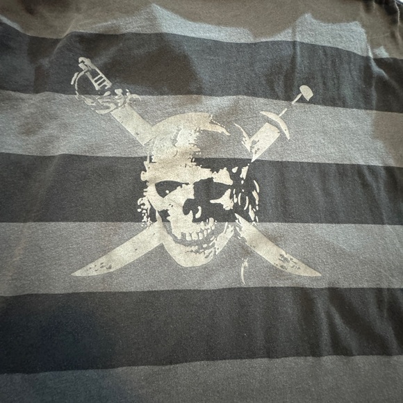 NWOT Men’s distressed Pirates of the Caribbean polo from Disneyland. - Picture 4 of 12